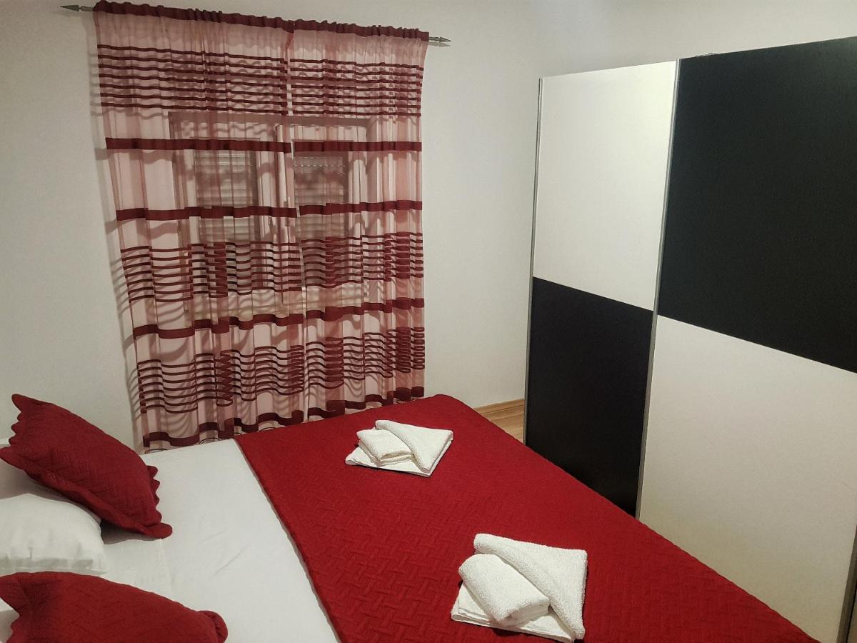 Apartamento Apartman Nela Kaštel Sućurac Exterior foto
