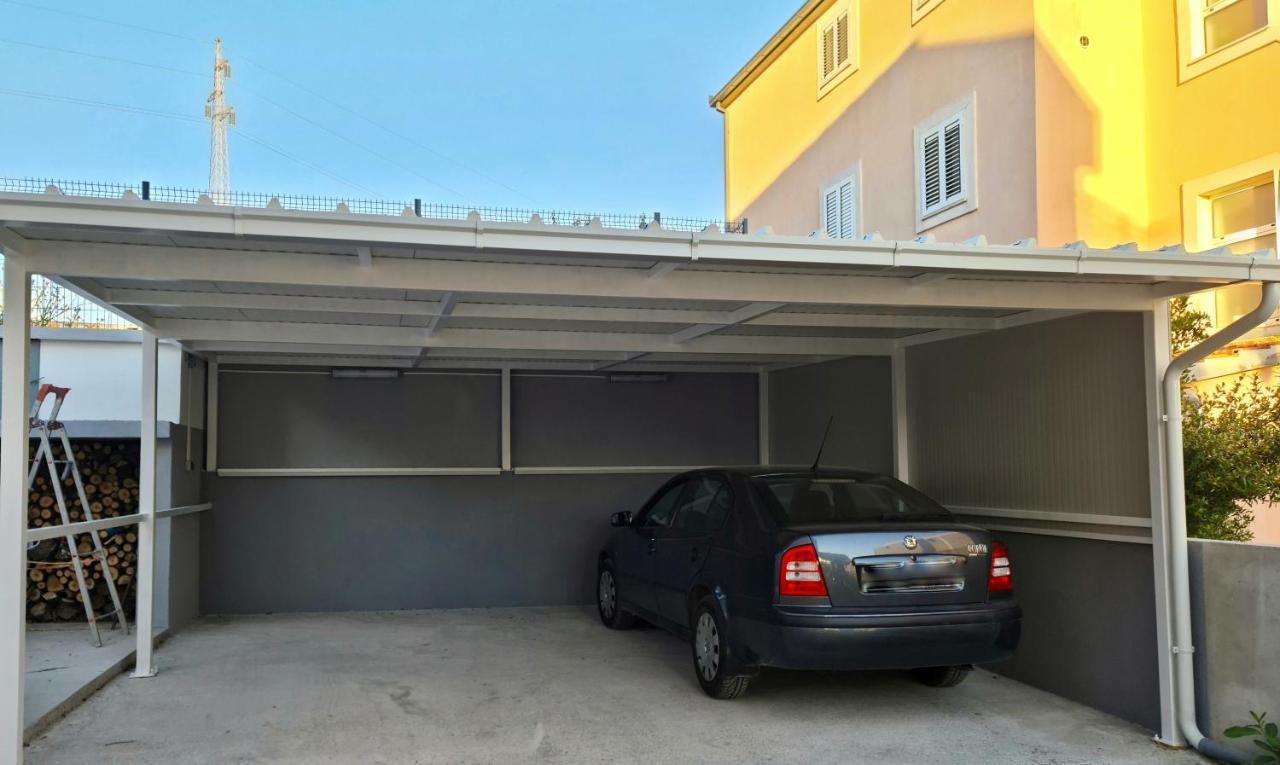 Apartamento Apartman Nela Kaštel Sućurac Exterior foto