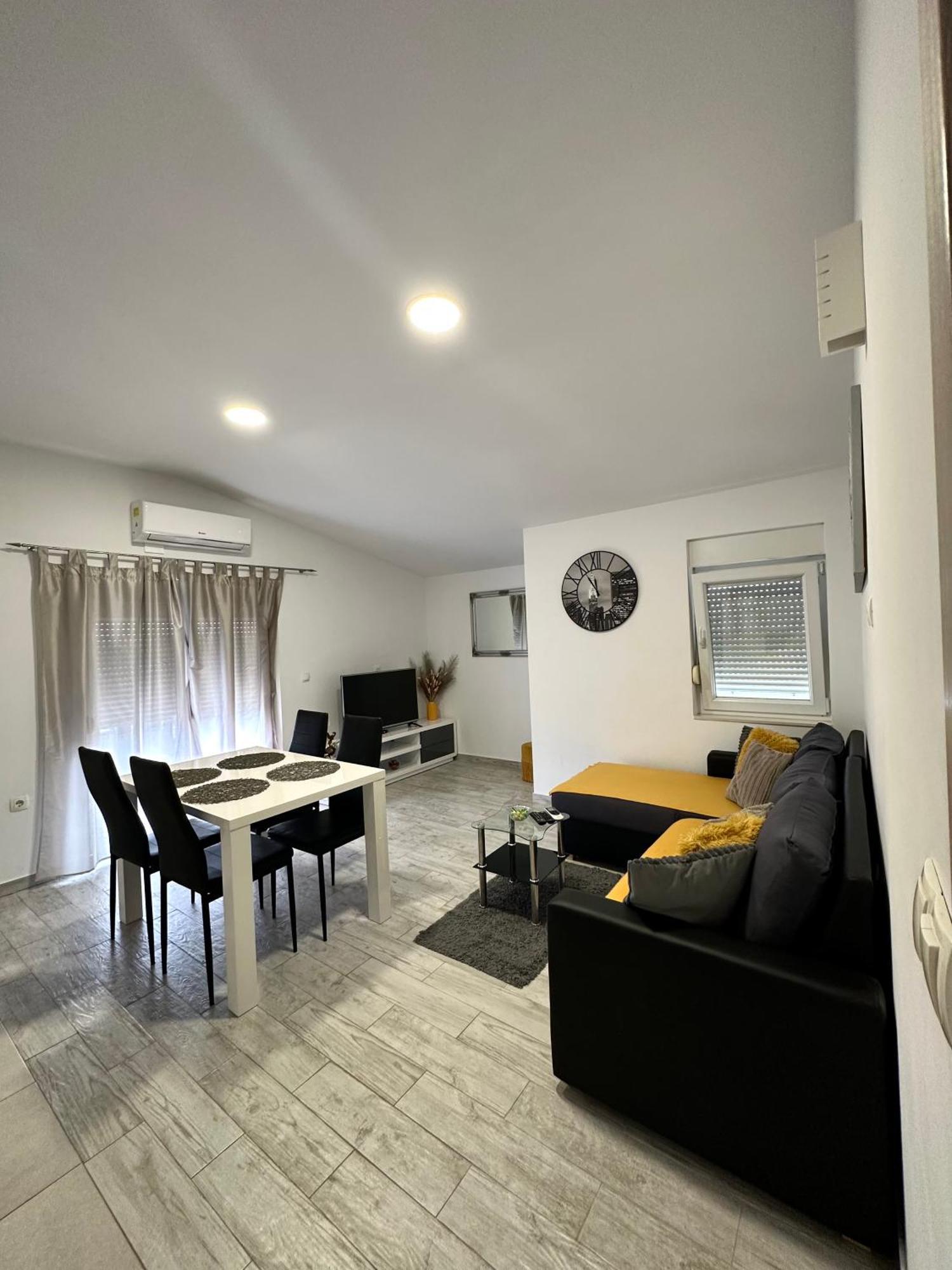 Apartamento Apartman Nela Kaštel Sućurac Exterior foto